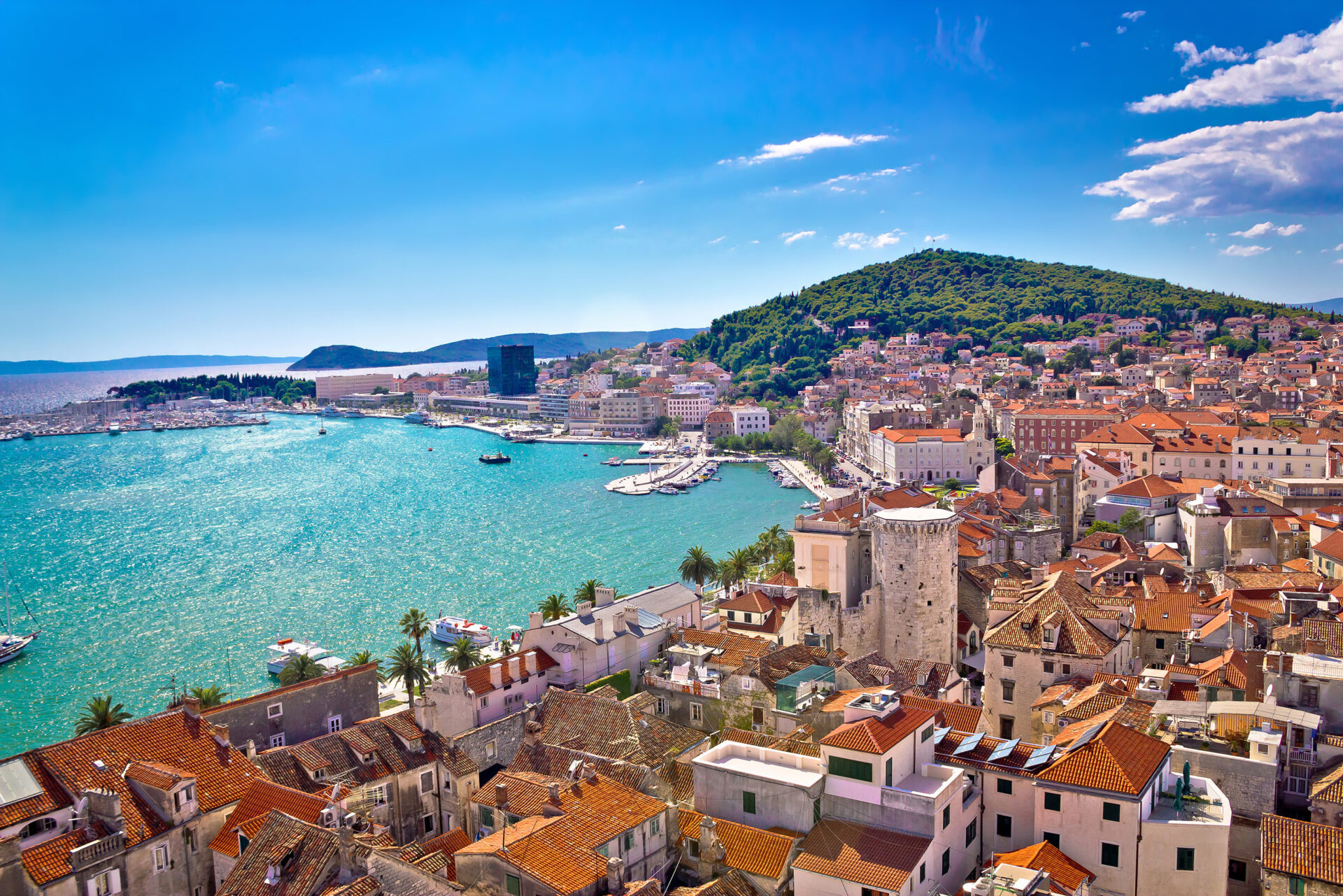Split nabrzeże i widok z lotu ptaka Marjan, Dalmacja, Chorwacja